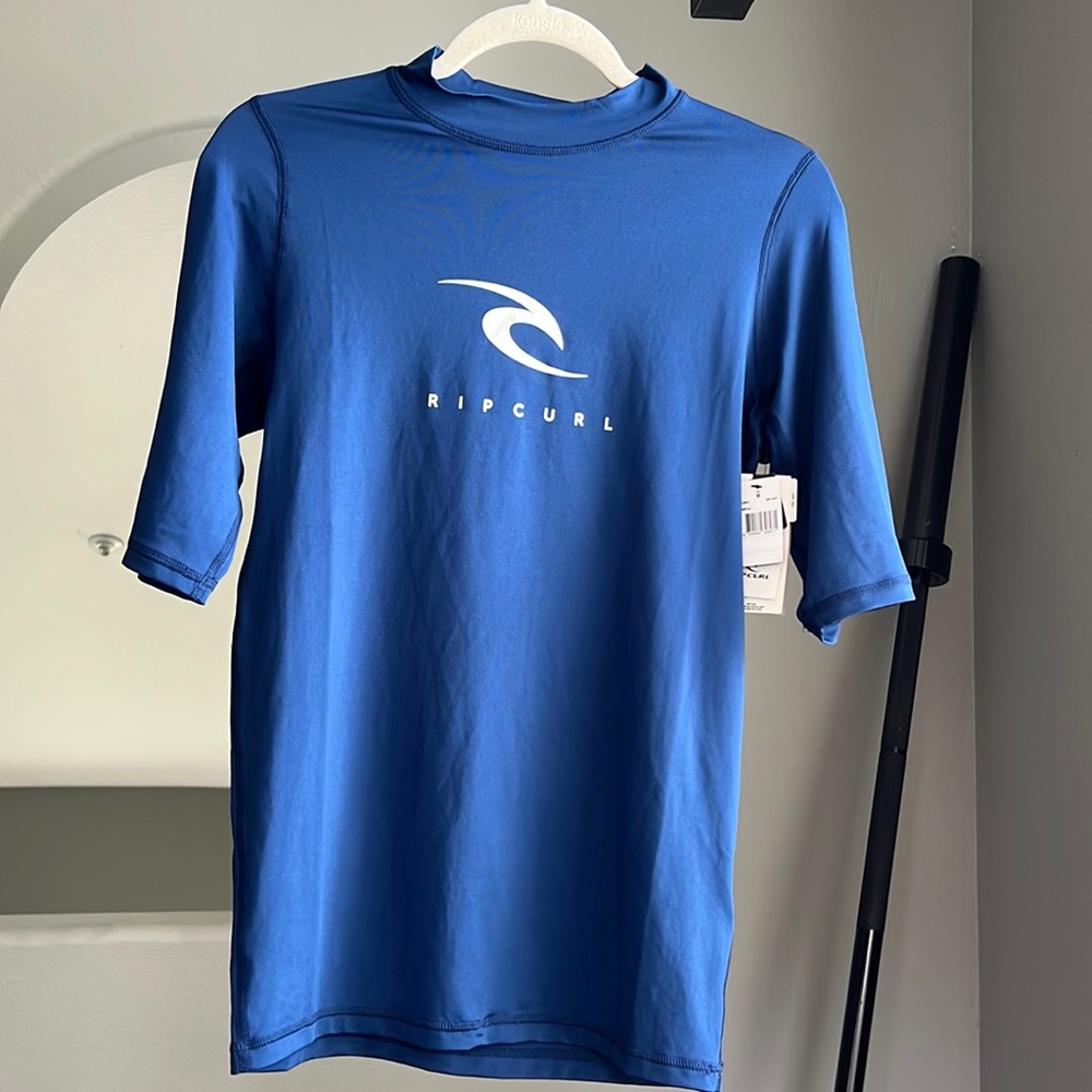 brand new with tags rip curl size medium UPS 50+ color navy performance fit